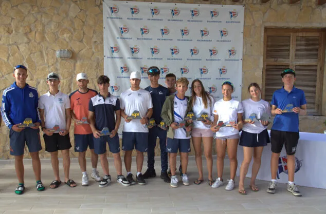 Imagen: Participantes en el Trofeo RCNCALPE de Vela Ligera