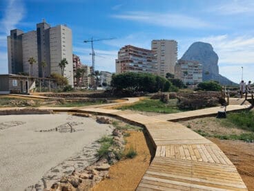 Pasarelas del yacimiento arqueológico dels Banys de la Reina de Calp