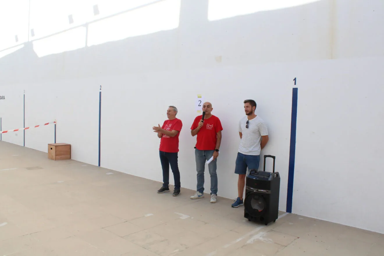 Presentación de la segunda edición de 'Pilota a les Trobades d'Escoles Valencianes' en el Trinquet de Ondara