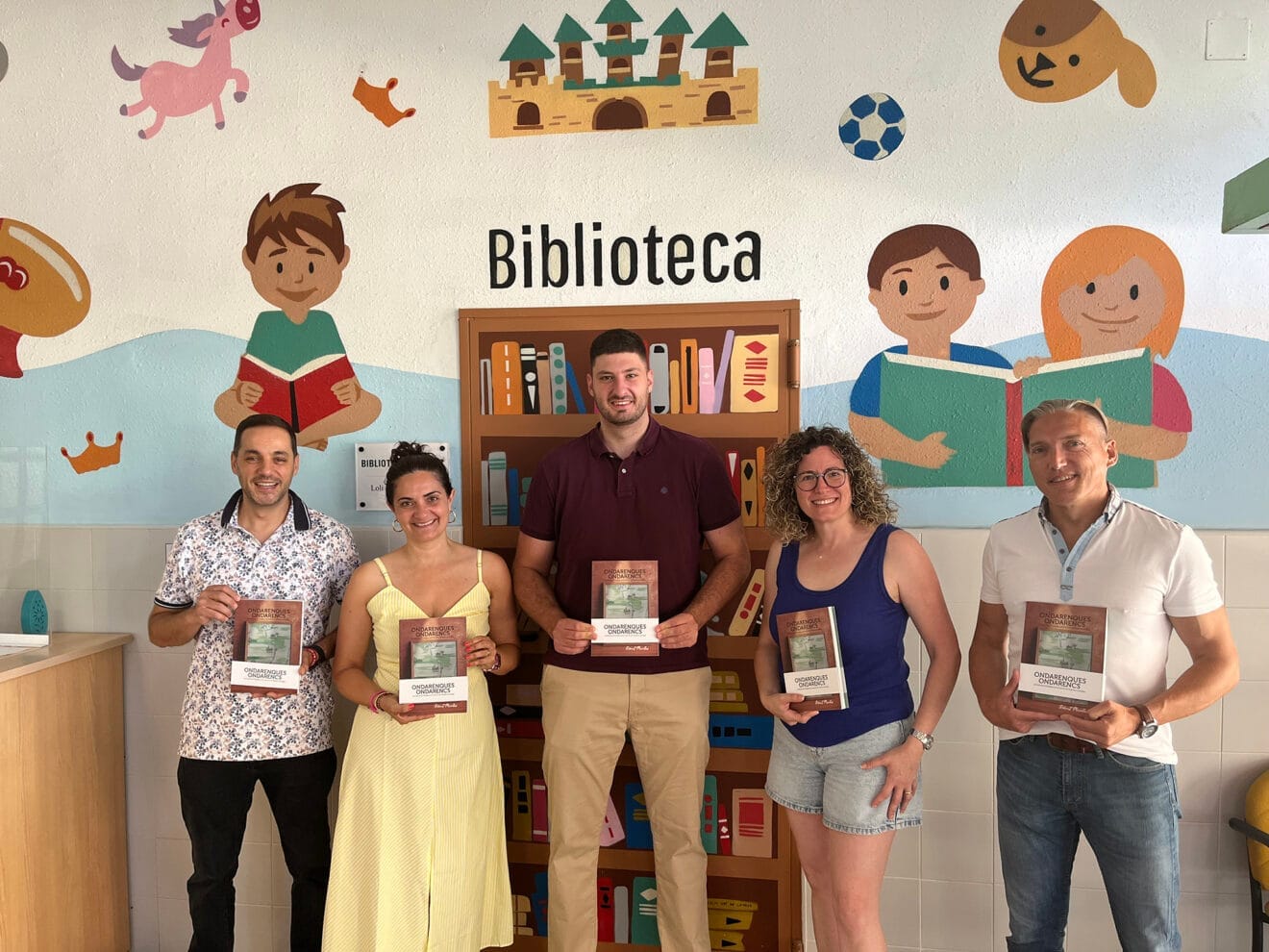 Reparto del libro entre los alumnos