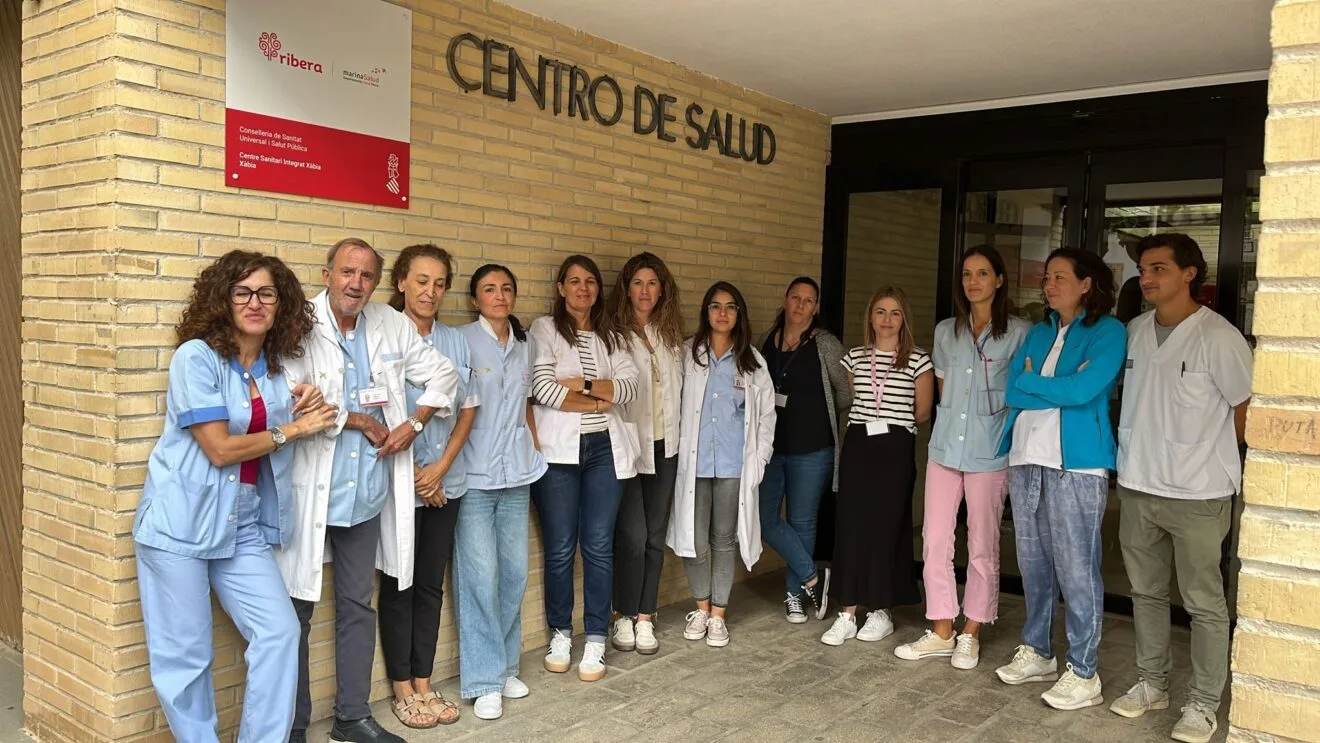 Trabajadores del Centro de Salud de Xàbia concentrados por el convenio colectivo y la subida salarial del 2%