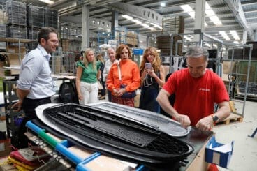 Visita de Agatha Ruiz de la Prada a la fábrica de Pedreguer