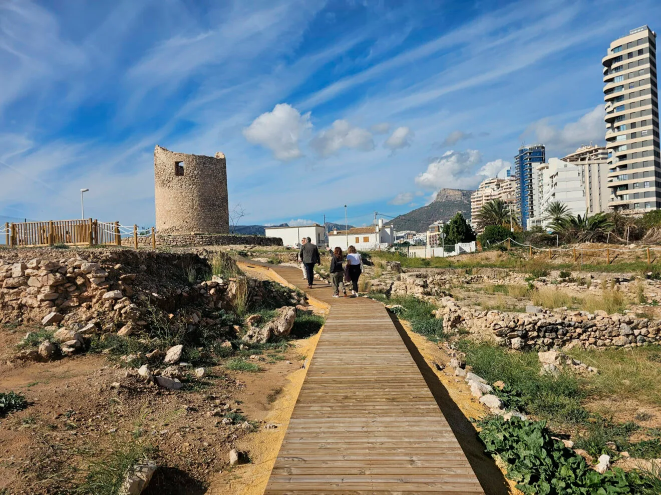 Visita del Ayuntamiento de Calp a los Banys de la Reina