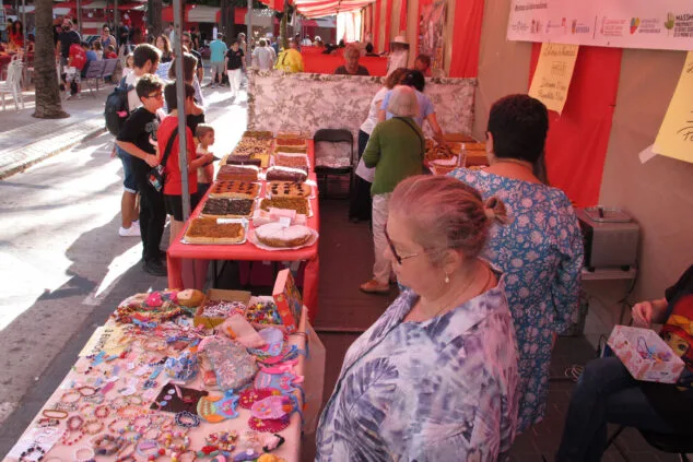 Gata de Gorgos saca a la calle todo su comercio, gastronomía y tradición 2 xix fira gata al carrer 2024 01