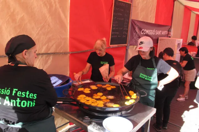 Gata de Gorgos saca a la calle todo su comercio, gastronomía y tradición 4 xix fira gata al carrer 2024 03