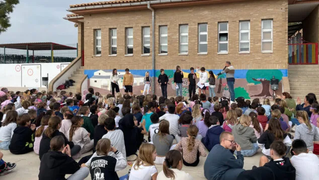25N en Benitatxell: el alumnado del colegio Santa María Magdalena se une contra la violencia machista 1 Imagen: 25N en el colegio Santa María Magdalena de Benitatxell
