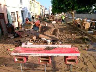 Calle Divina Aurora del Verger gravemente afectada por la riada de 2007 – Tino Calvo