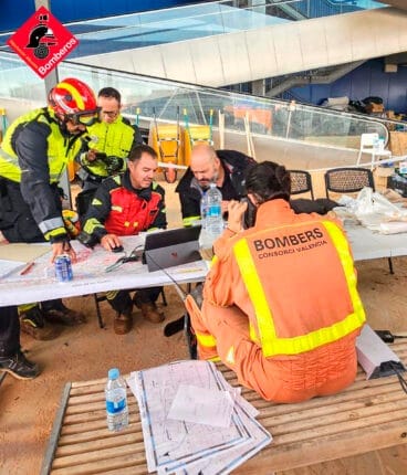 César Alcaraz, oficial del Consorcio Provincial de Bomberos de Alicante, en el PMA de Massanassa