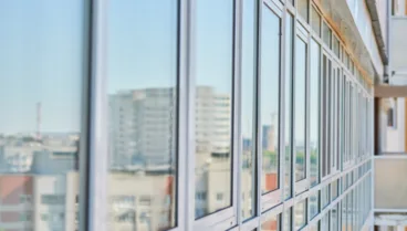 conoce las ventajas de los acristalamientos de alucardona