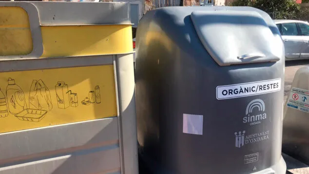 Imagen: Contenedor de residuos sólidos y orgánicos en Ondara