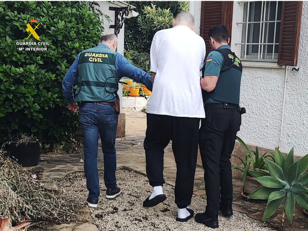 Imagen: Detención del estafador. Guardia Civil.