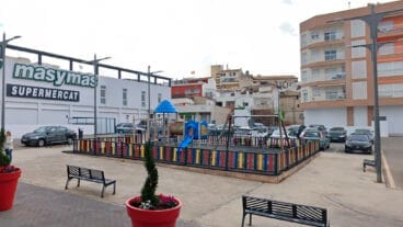 el parque infantil de la plaza antic regne de valencia de pego