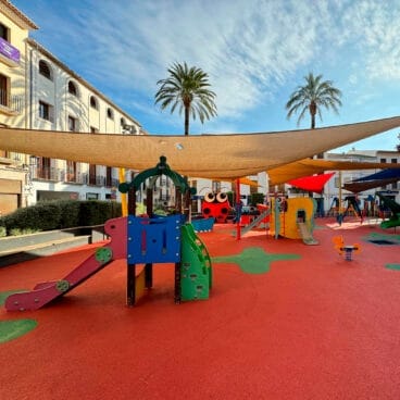 El parque infantil del Paseo Joaquín Piera y Mariana Torres de Benissa después de la renovación