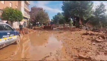 Estado de una calle de Paiporta tras las inundaciones del 29 de octubre 2024