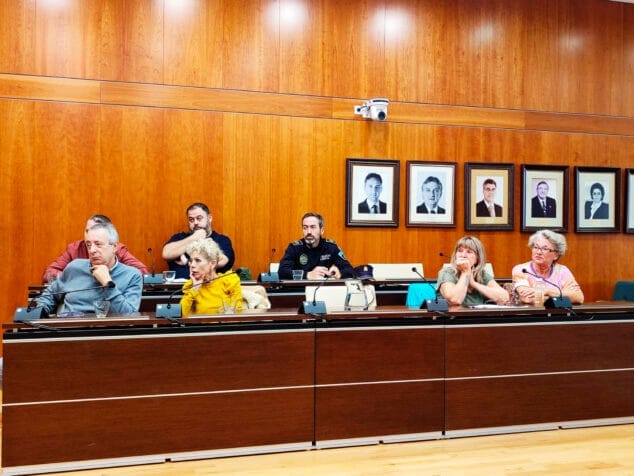 Imagen: Integrantes de la Mesa de Trabajo de Bienestar Animal de Calp