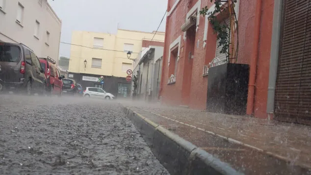 Imagen: Lluvia en una calle de La Xara
