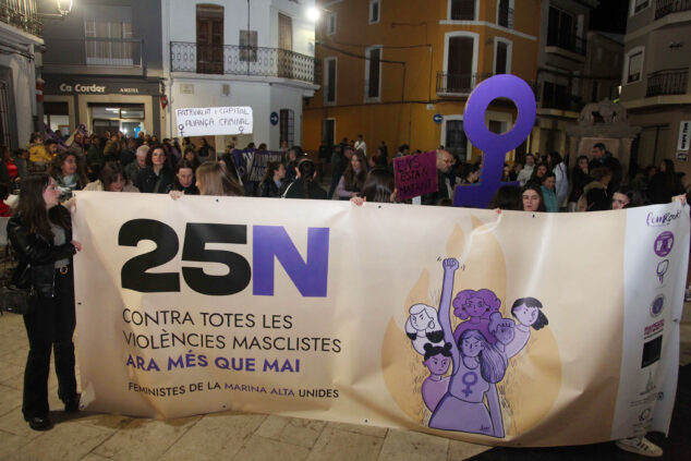 Imagen: Manifestación comarcal por el 25N en Gata de Gorgos en 2023