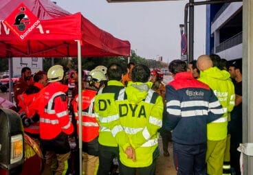 Múltiples cuerpos de seguridad y emergencia desplegados en la zona valenciana afectada por la DANA