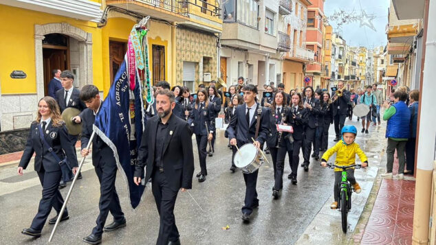 Imagen: Pasacalle por Santa Cecilia en Benitatxell