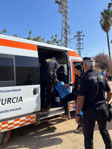 Policía Local de Teulada Moraira en las zonas afectadas por las inundaciones de València