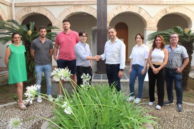 Imagen: Presentación del pacto de gobierno del PSPV y Compromís en Ondara en 2023