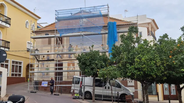 Calp inicia la rehabilitación de dos emblemáticos murales del casco antiguo 2 Imagen: Segundo mural en rehabilitación