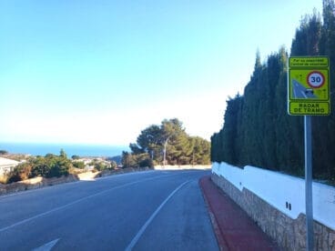 Señalización indicando de la presencia de un radar