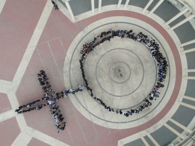 Imagen: Signo femenino representado en Calp por el 25N