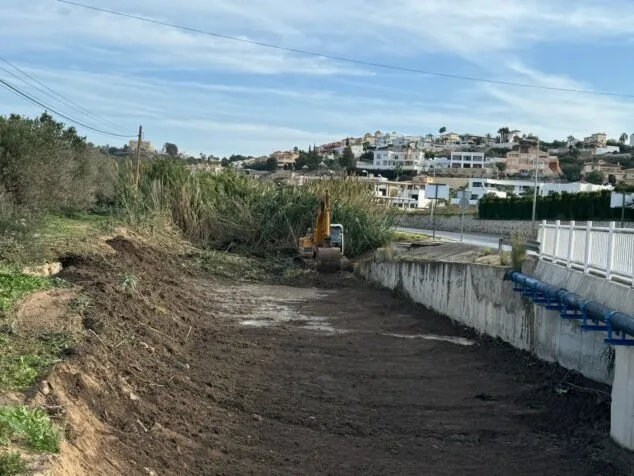 Imagen: Trabajos de limpieza del barranc de Quisi en Calp