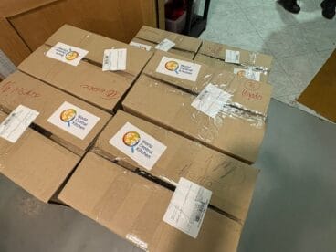 Comida empaquetada para el envío a las poblaciones afectadas de Valencia