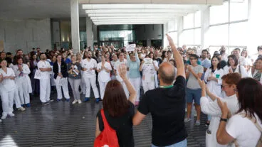 concentracion de sanitarios de la marina alta en el hospital de denia
