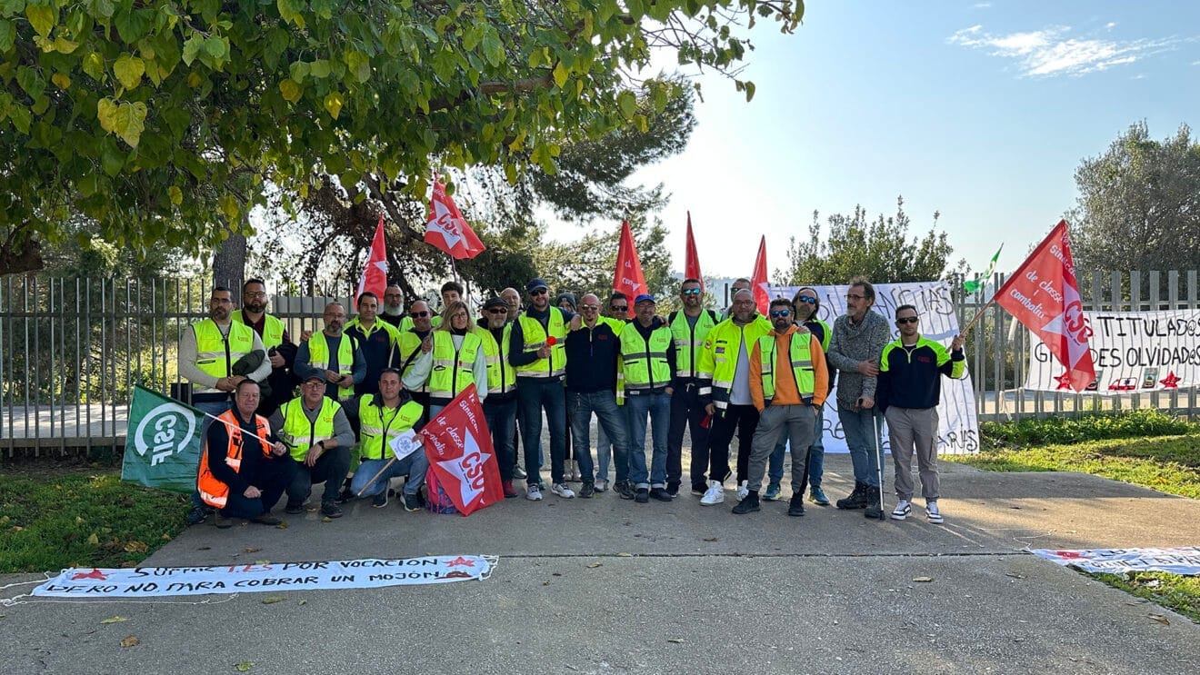 Concentración de Técnicos en Emergencias Sanitarias en el Hospital de Dénia