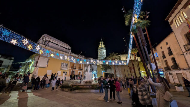 Imagen: Encendido de luces en Pego