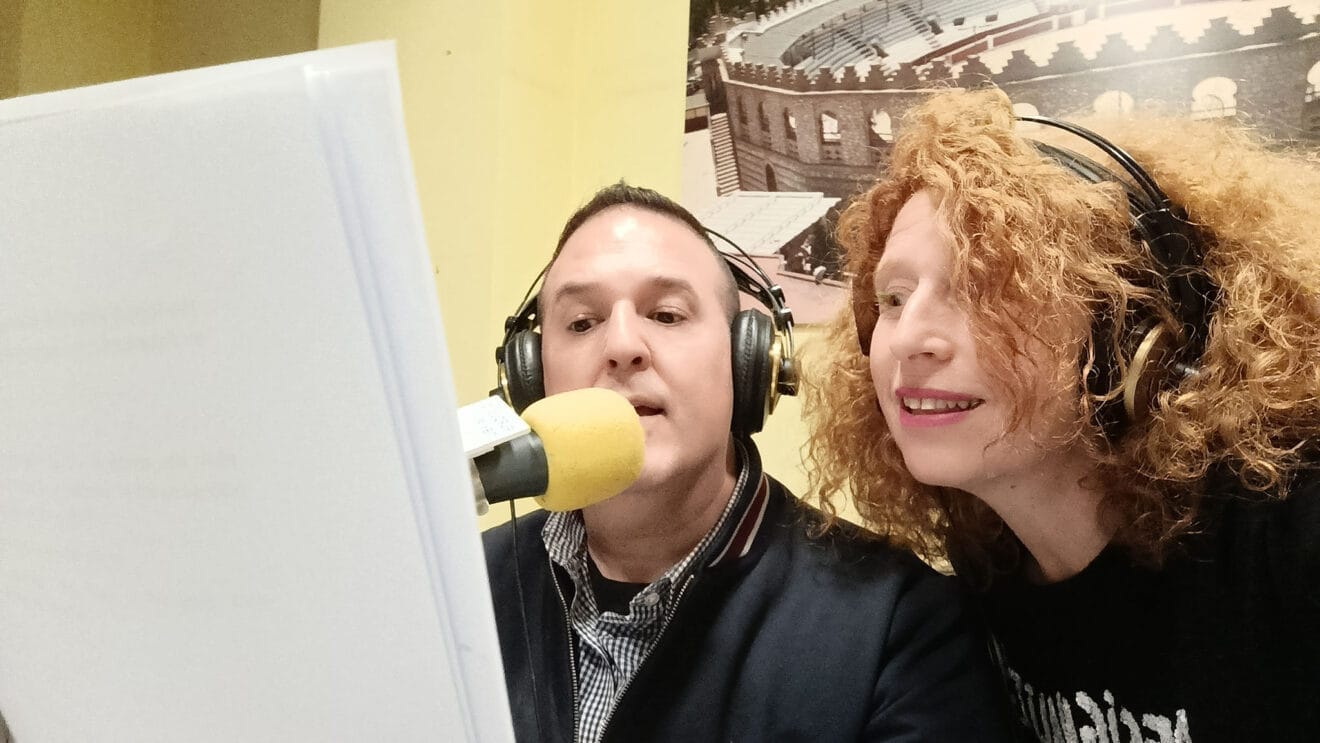 Jovi Lozano-Seser y Mónica Palacios en la radio de Ondara