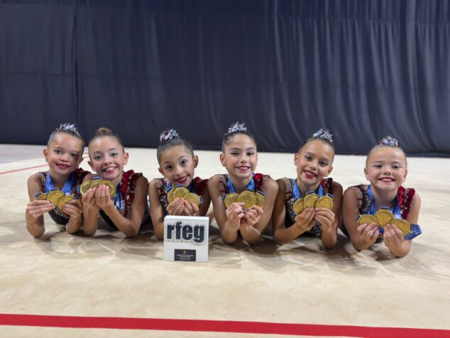 Imagen: Las gimnastas con las medallas de oro