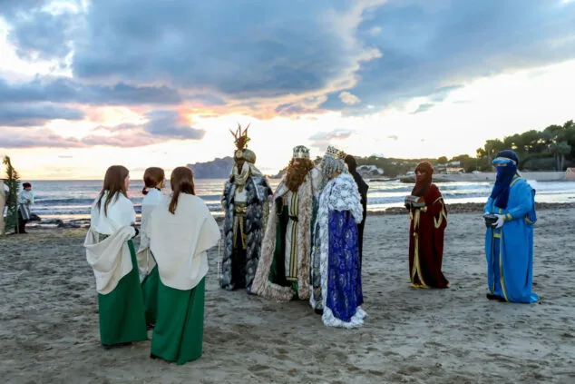 Imagen: Los Reyes Magos en la playa de la Ampolla de Moraira