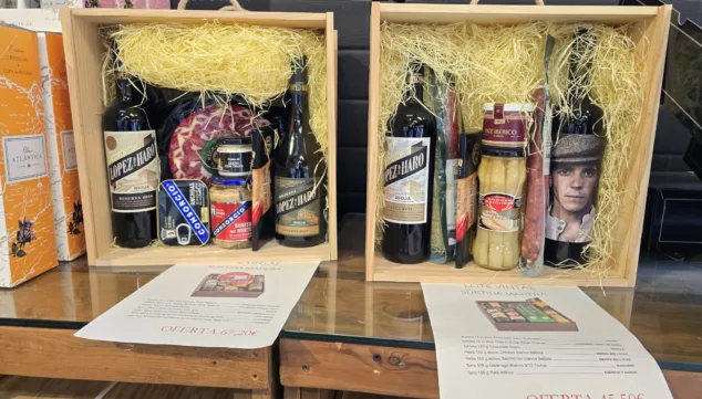 lotes de navidad con vinos excepcionales y productos gourmet para regalar estas fiestas