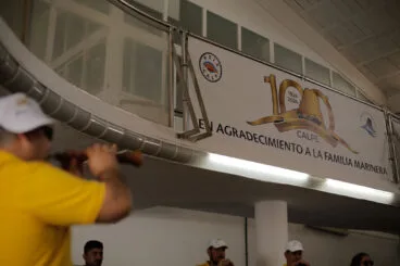 Pancarta del Centenario de la Cofradía de Pescadores en la lonja de Calp