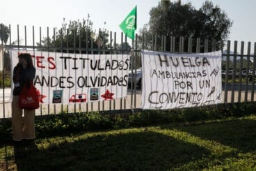 Pancartas de la concentración de Técnicos en Emergencias Sanitarias en el Hospital de Dénia