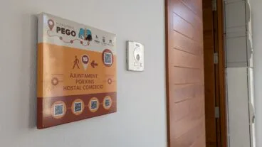 Placa informativa sobre patrimonio cultural de Pego