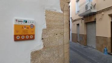 Nueva placa informativa sobre recorrido cultural en Pego