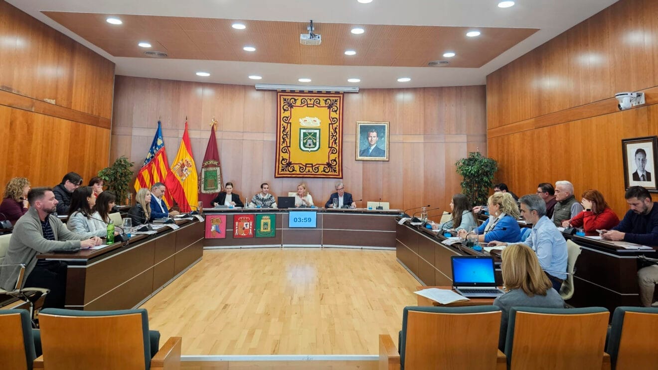 Pleno extraordinario del Ayuntamiento de Calp en diciembre de 2024