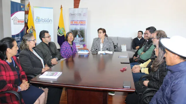 Imagen: Reunión del Fons Valencià per la Solidaritat en Ecuador