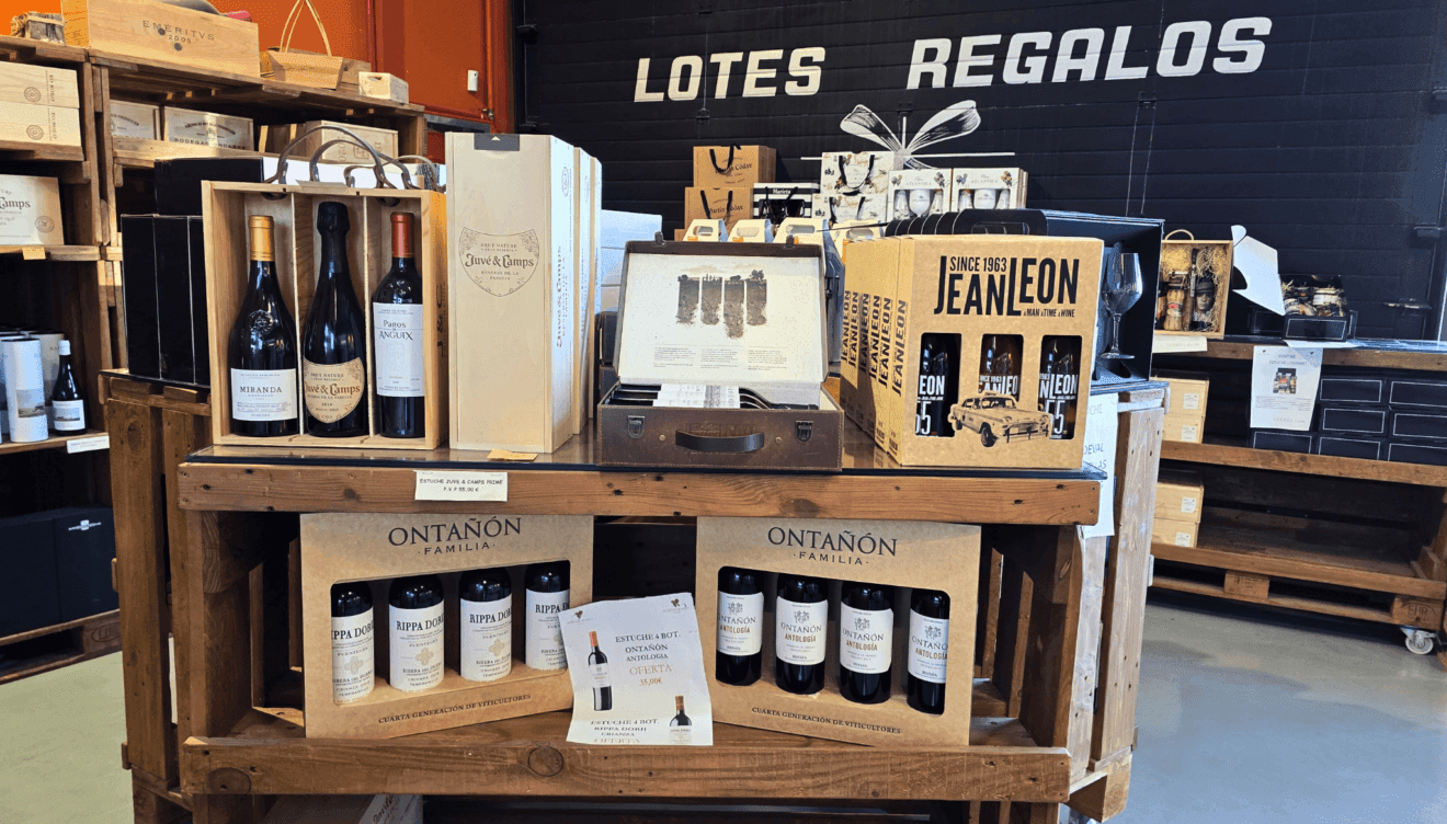 Un detalle único: vinos, embutidos y conservas de calidad en una presentación elegante