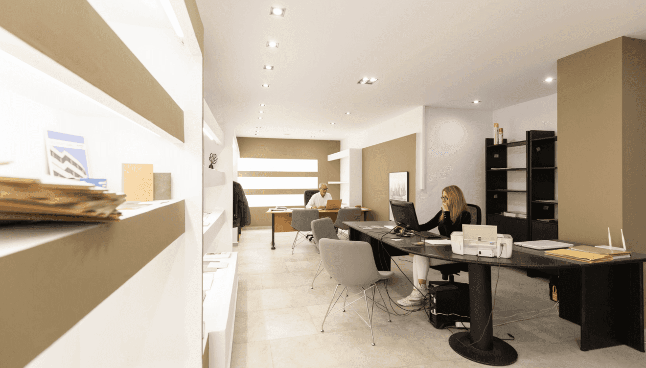 Zonas minimalistas en las oficinas de GV Arquitecnia en Dénia