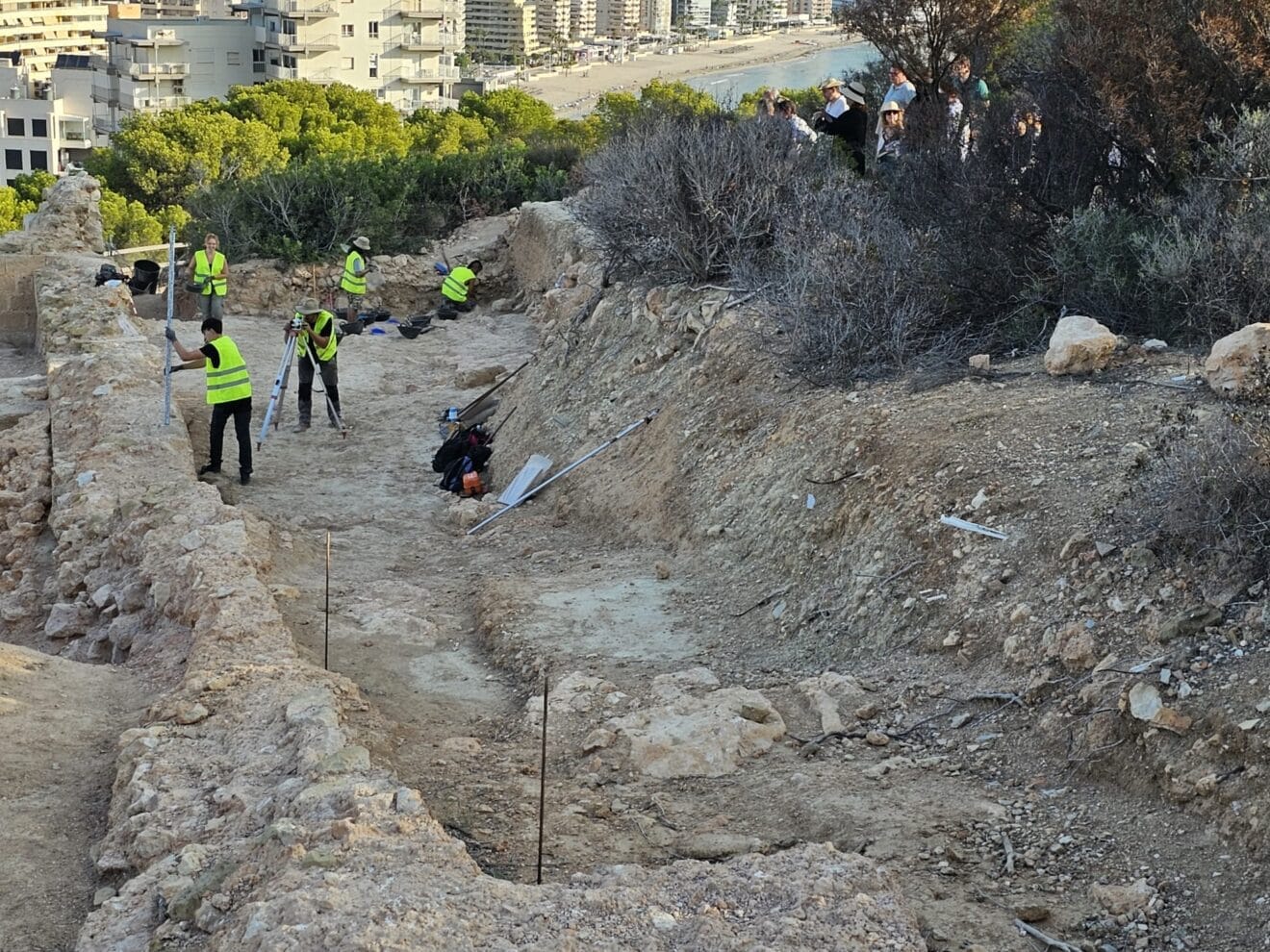 Trabajos de excavación en la Pobla d'Ifach en Calp