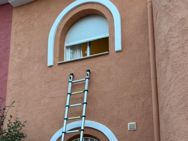 Policia Local i Protecció Civil de Benitatxell salven la vida d'un veí accidentat diversos dies a casa 3 8d2a47b7 177a 41c9 b023 97e7035548a22