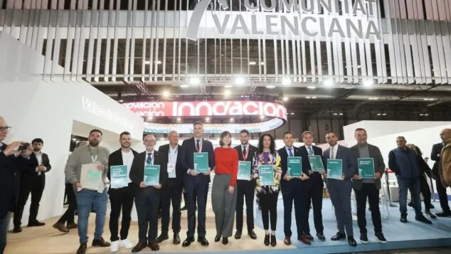 Los municipios altamente turísticos de la Marina Alta se presentan en la edición más polémica de FITUR 4 Imagen: Alcaldes socialistas protestando en FITUR por la invisibilización de sus municipios