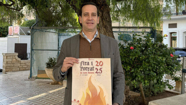 Imagen: Arturo Poquet, alcalde de Benissa, presenta la Fira i Porrat 2025