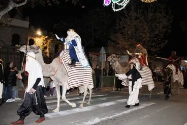 Cabalgata Reyes Magos Ondara 2025. Llegada de los Reyes en dromedario